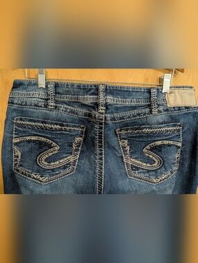 Silver Suki Jeans Dark Blue Straight Leg with Embroidered Back Pockets